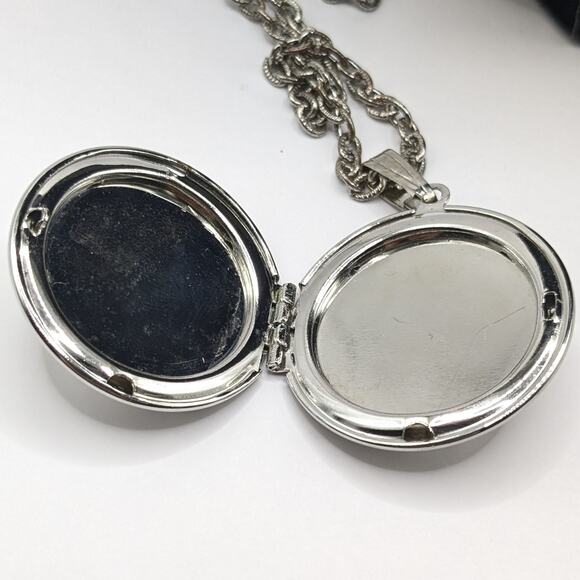 Vintage Silver Tone Etched Floral Photo Locket Pendant Necklace 24.25in - Picture 4 of 6